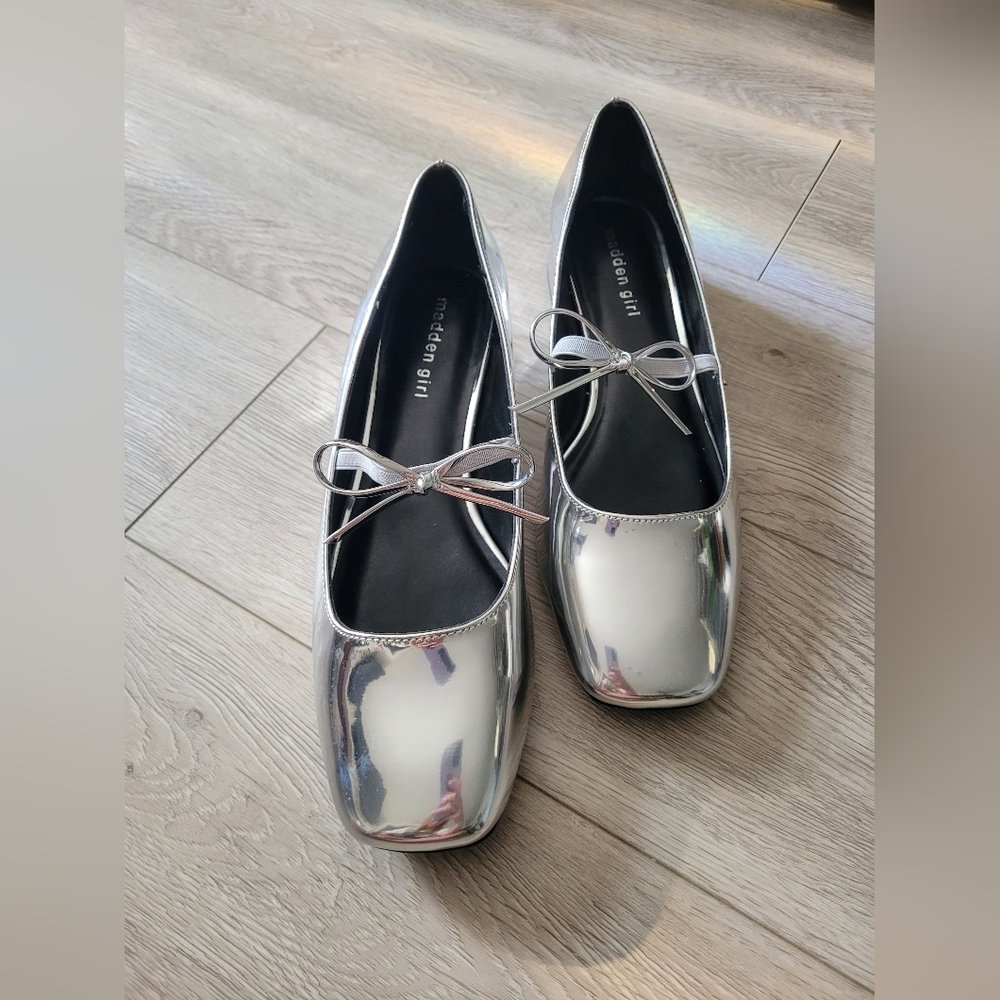 🆕️ Madden Girl 'Egrete' Block Heels in Silver